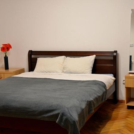 Brand New Apartment In City Center Lviv Bagian luar foto