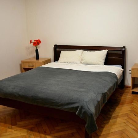Brand New Apartment In City Center Lviv Bagian luar foto