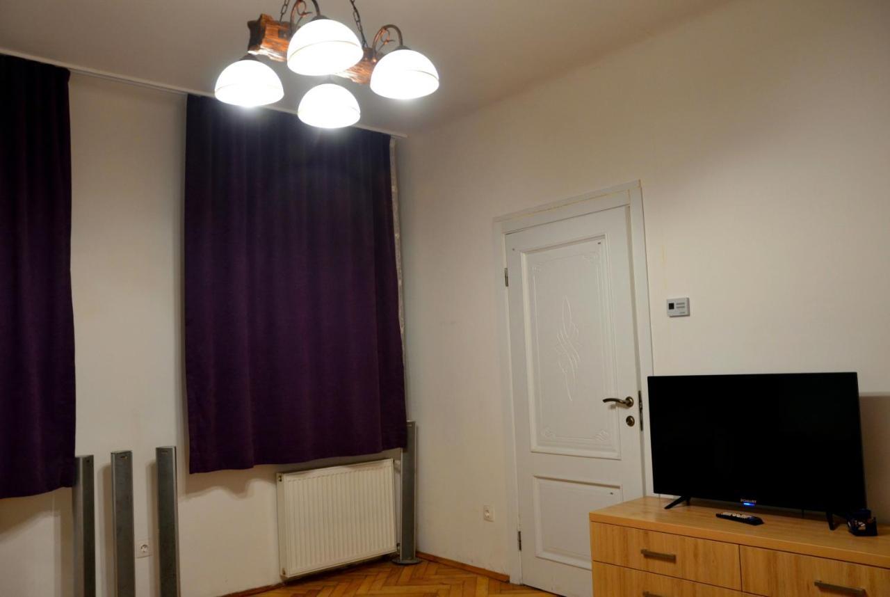 Brand New Apartment In City Center Lviv Bagian luar foto